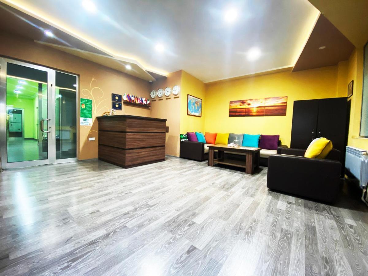 Dom Hostel & Tours Erivan Exterior foto